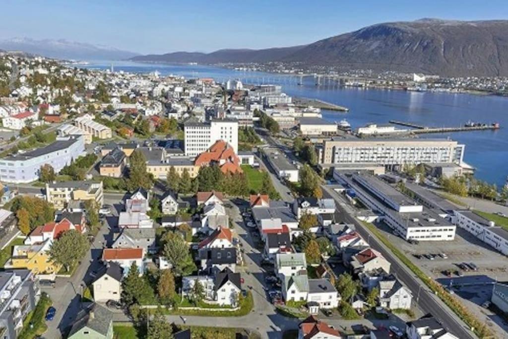 In The Heart Of The Aurora Borealis - Tromso City Exterior foto